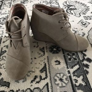 Toms wedge bootie - gray suede